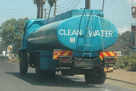 A lorry transporting water. KPC stated that it had made arrangements with the Nairobi Water and Sewerage Company to provide clean water to the Embakasi Estate residents
